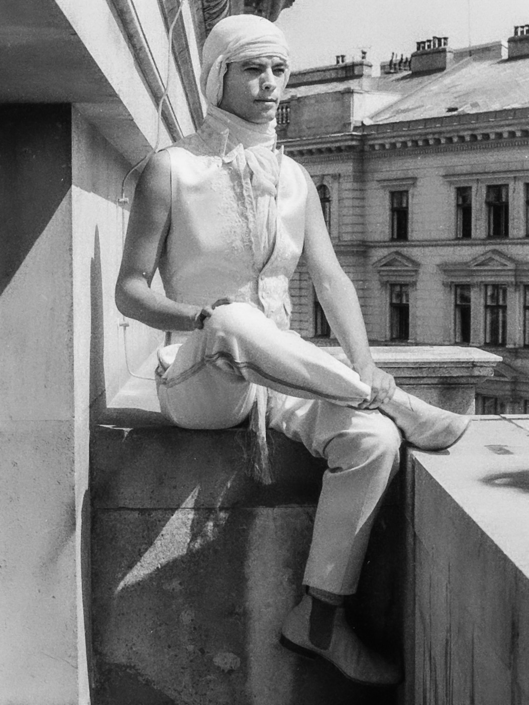 Paulo Bittencourt, em traje da peça “Orfeu no Inferno”, no Burgtheater, em Viena, Áustria (1996)